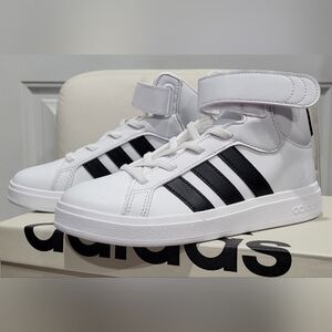*New* Adidas Grand Court Mid Kid's shoes in white and black. 